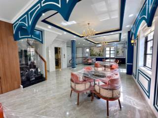 Cho thuê nhà mới căn góc 2mt khu cityland park hills. dt 8x20, nhà 1 hầm 4 lầu, có thang máy