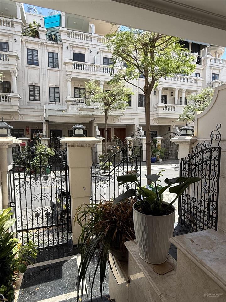 Cho thuê mặt bằng 100m2 cityland gò vấp. có hầm để xe, treo được bảng hiệu công ty trước nhà