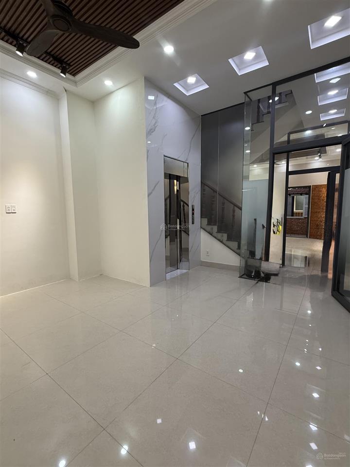 Cho thuê mặt bằng 100m2 cityland, có sẵn máy lạnh âm trần