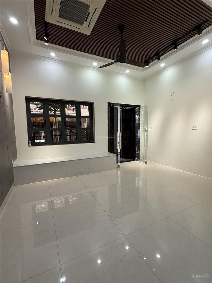 Cho thuê mặt bằng 100m2 cityland, có sẵn máy lạnh âm trần