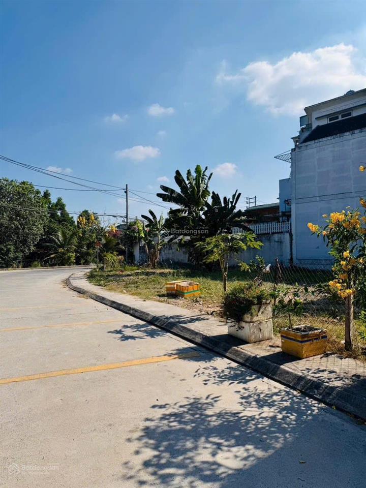 Đất xây villa nhà vườn  mặt sông  sử dụng tới 349m2  đường trước đất 12m