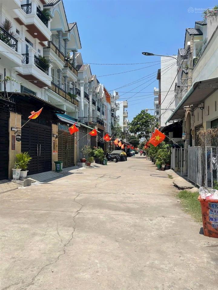 Nhà 1 trệt 3 lầu ( 4 x 16 )  đường 8m xe hơi quay đầu  nhà mới chỉ việc dọn vào ở
