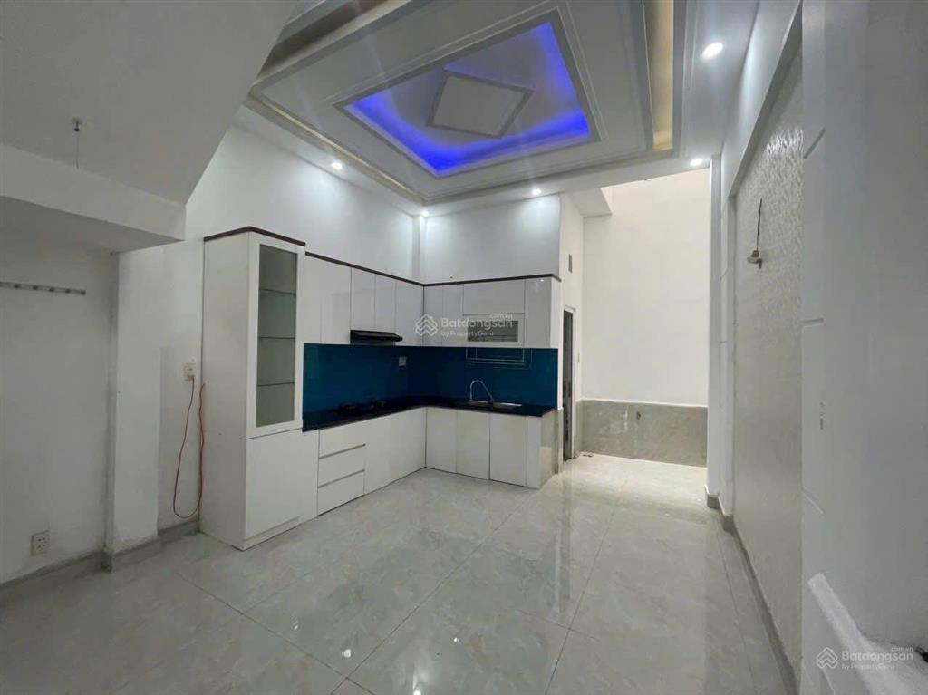 Nhà 1 trệt 3 lầu ( 4 x 16 )  đường 8m xe hơi quay đầu  nhà mới chỉ việc dọn vào ở