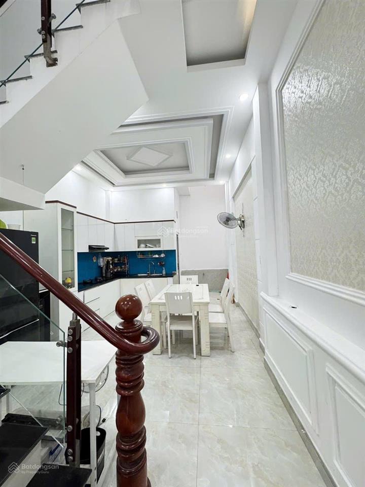 Nhà 1 trệt 3 lầu ( 4 x 16 )  đường 8m xe hơi quay đầu  nhà mới chỉ việc dọn vào ở