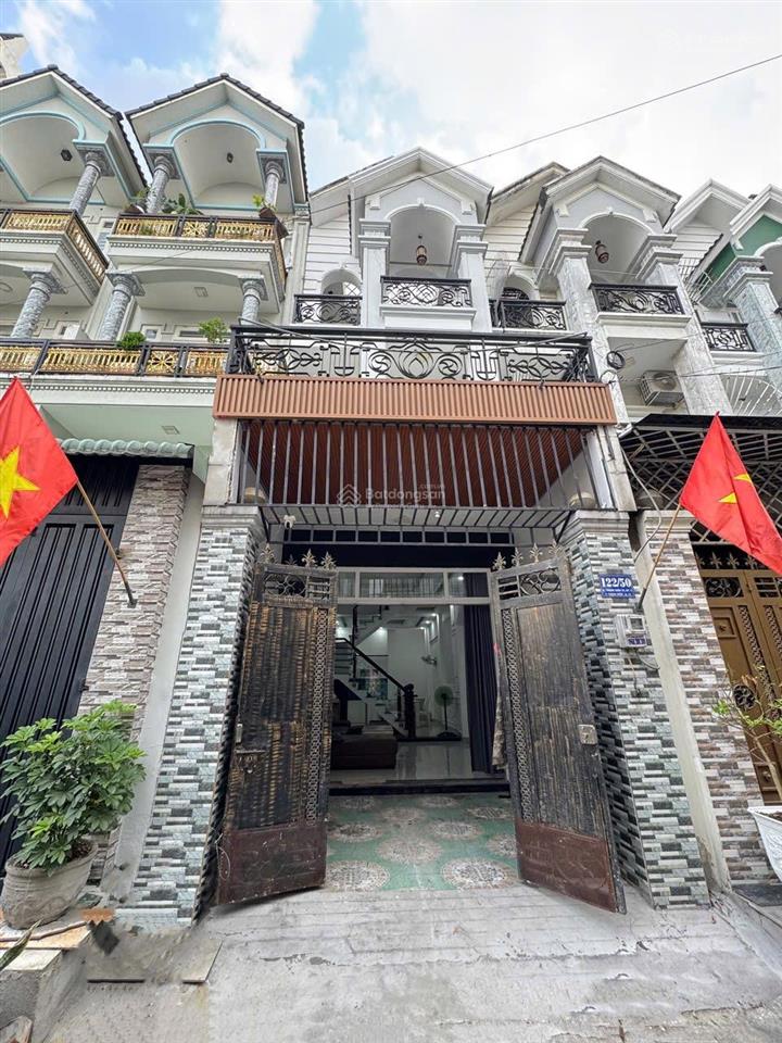 Nhà 1 trệt 3 lầu ( 4 x 16 )  đường 8m xe hơi quay đầu  nhà mới chỉ việc dọn vào ở