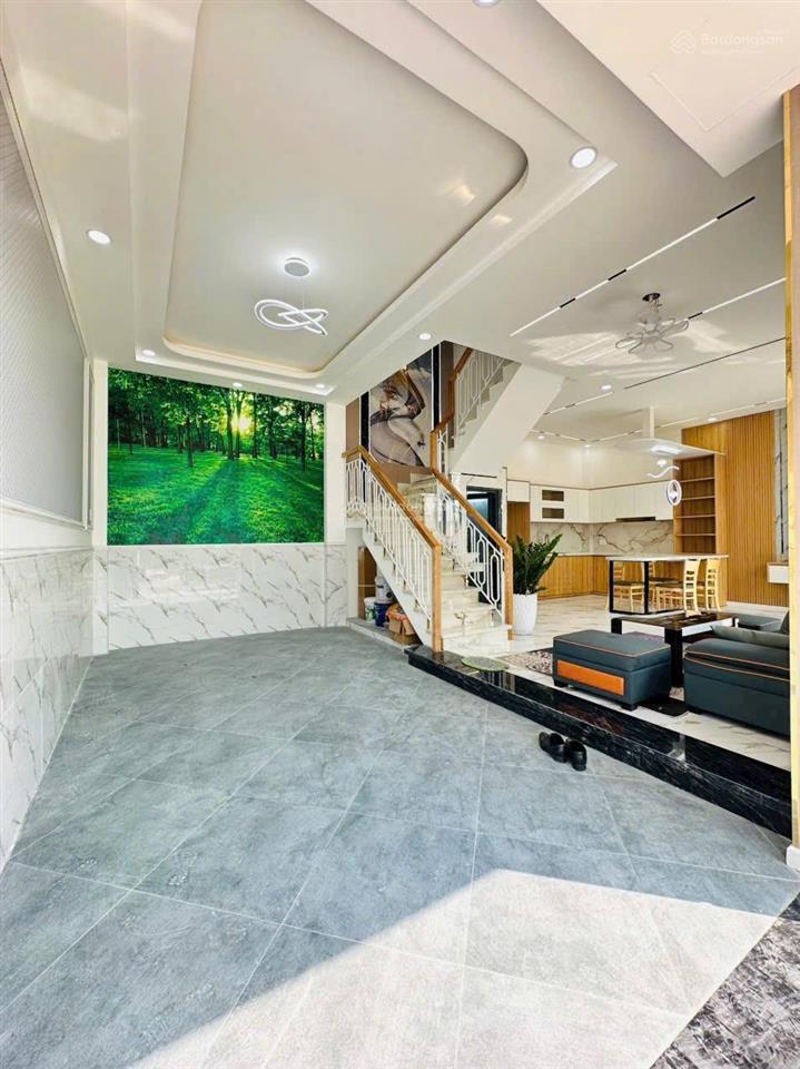Nhà kdc osaka thạnh xuân 52 (9,3 x 6)  1 trệt 1 lầu 1 tum sân thượng  đường 12m có vỉa hè