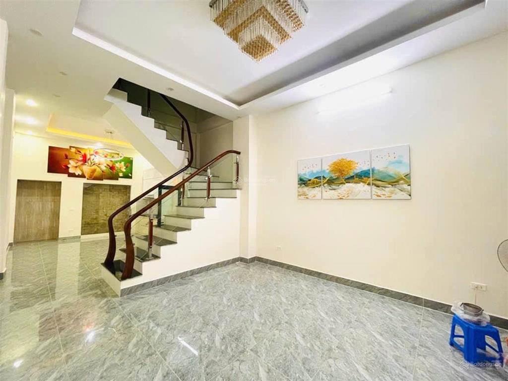 60m hơn 14 tỷ. phân lô quân đội 30m ra ô tô tránh.  2 thoáng trước sau  nông gần phố