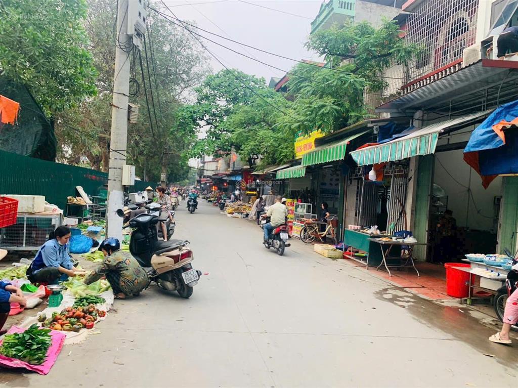 Cần bán gấp nhà mặt hồ điều hoà  chợ trung tâm kinh sần uất