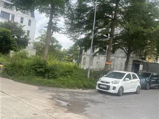 Cần bán gấp lô góc siêu đẹp 120m2  đối diện trường đại học tài chính ngân hàng  kinh doanh tốt