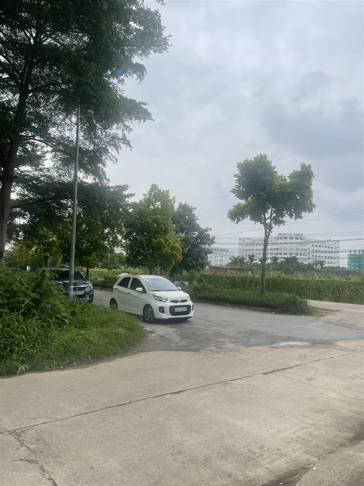 Cần bán gấp lô góc siêu đẹp 117m  đối diện trường đại học tài chính ngân hàng  kinh doanh tốt