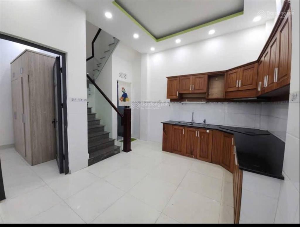 Hạ giá bán nhanh  nhà phố rất gần chợ lạc long quân, phường nha trang