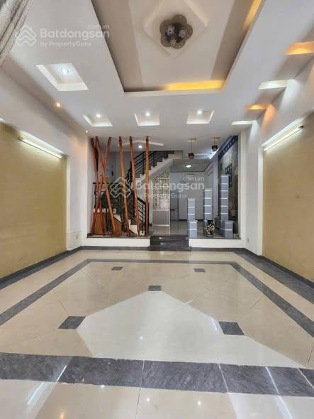 Vị trí cực đẹp  bán nhà 3 tầng kiên cố ngay phố, gần siêu thị coopmart phường nha trang