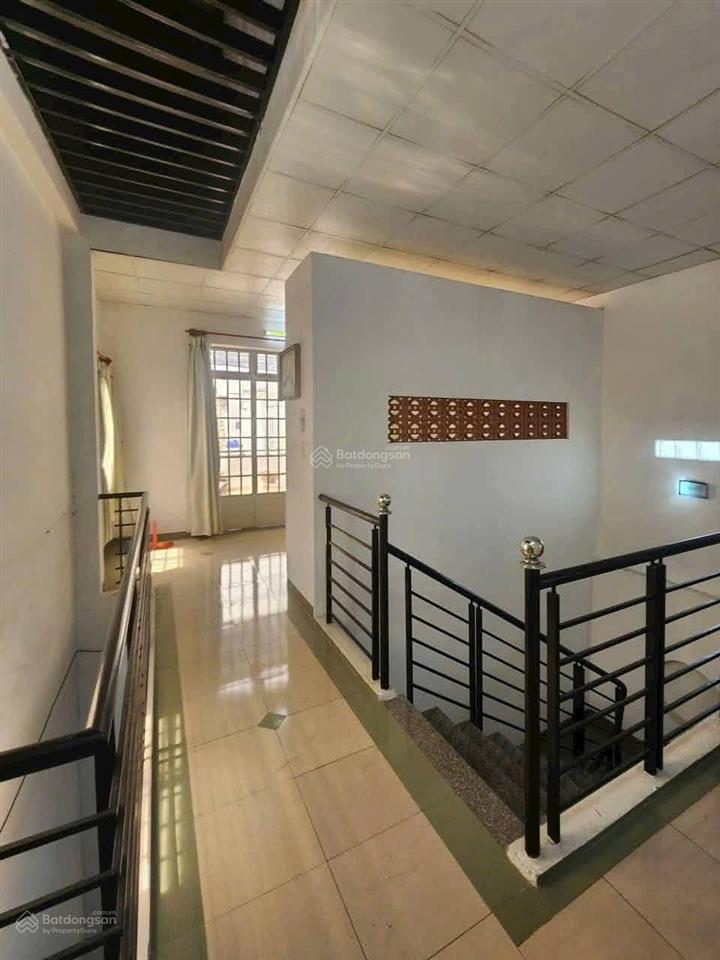 Vị trí cực đẹp  bán nhà 3 tầng kiên cố ngay phố, gần siêu thị coopmart phường nha trang
