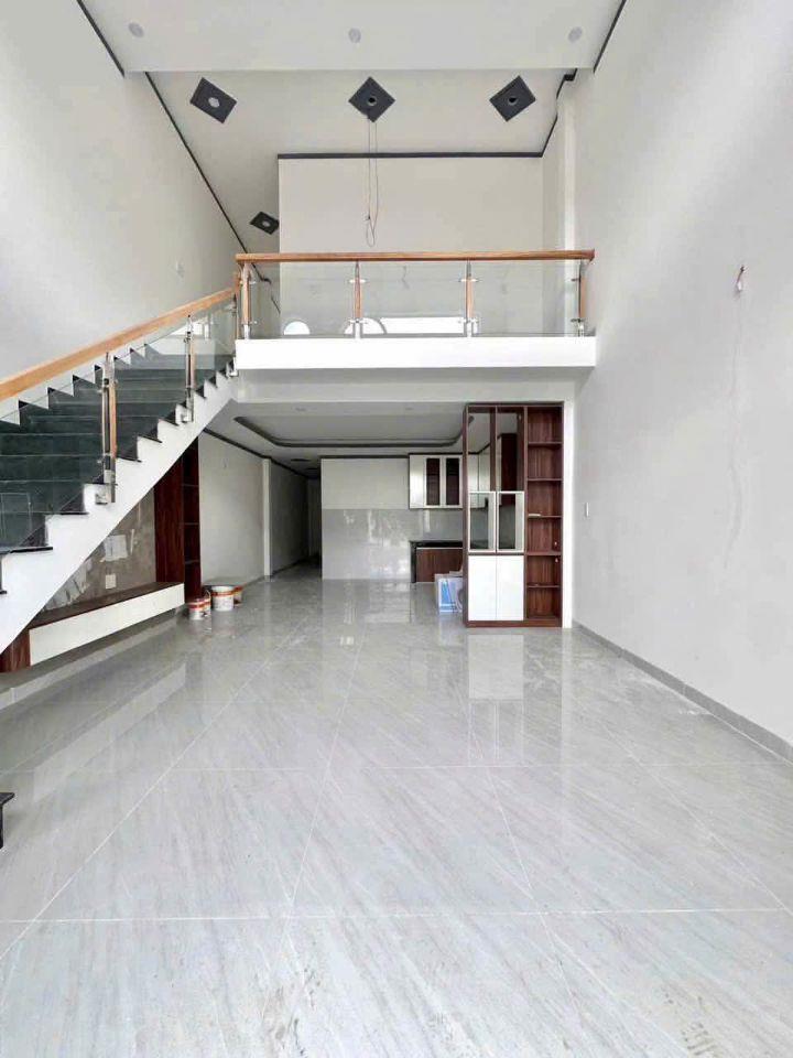 EM MỚI CÓ THÊM 3 CĂN NHÀ GÁC LỬNG TẠI LONG CHIẾN, GẦN CHỢ BÌNH LỢI.
