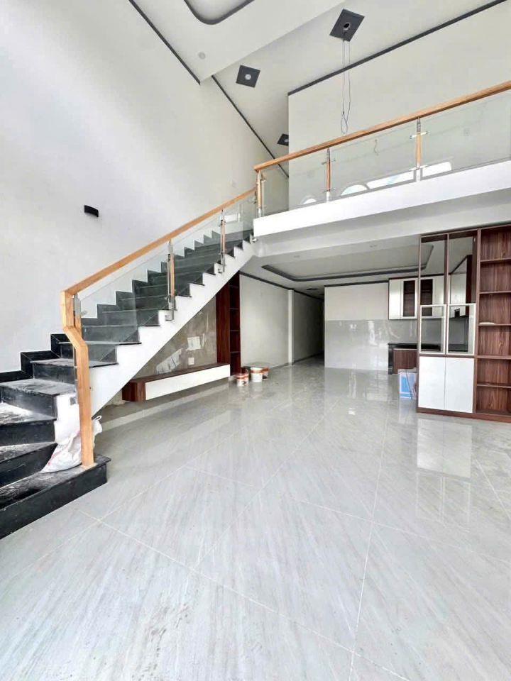 EM MỚI CÓ THÊM 3 CĂN NHÀ GÁC LỬNG TẠI LONG CHIẾN, GẦN CHỢ BÌNH LỢI.