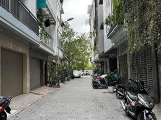 Lê văn lương thanh xuân | 38,5 tỷ
dt 100m 5 tầng mt 5,95m phân lô liền kề vip ô tô trá