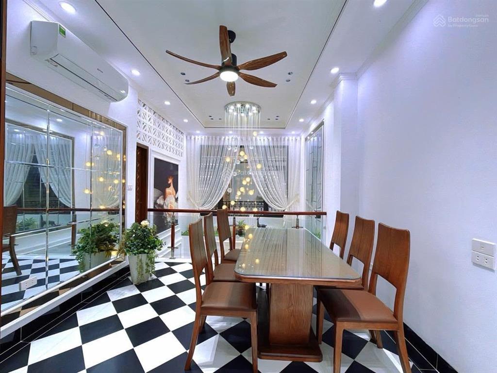 Bán nhà ngọc khánh 6 tầng thang máy nội thất vip dòng tiền tốt dt 55 m x 6 tầng mt 4.6 m giá