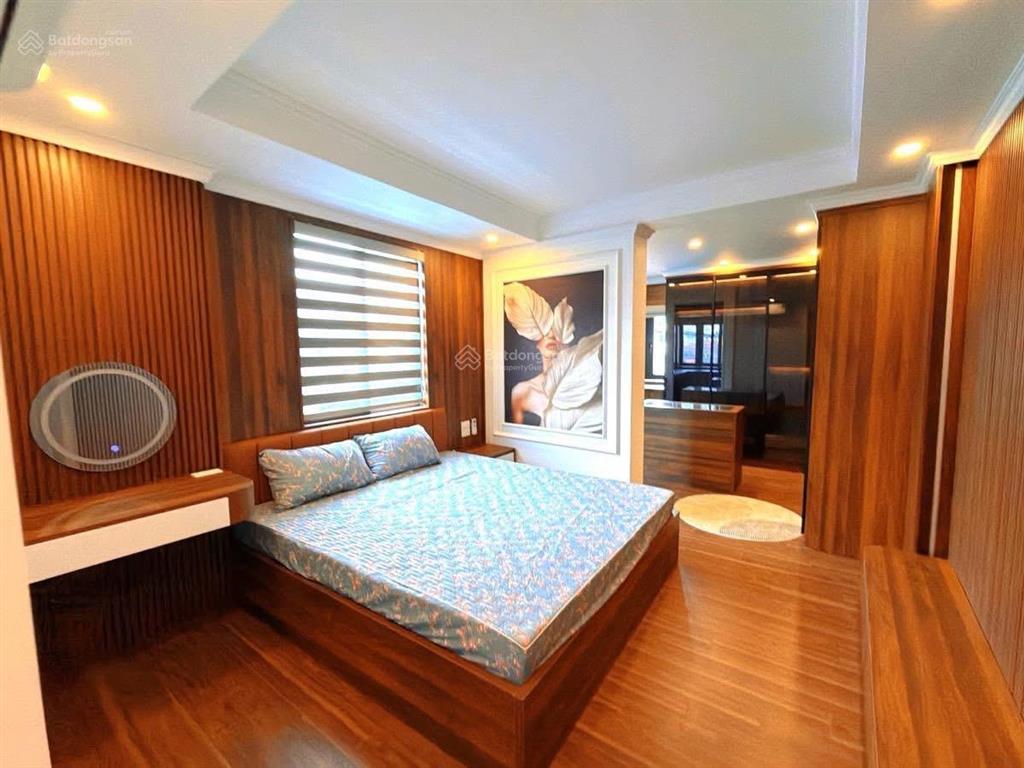 Bán nhà ngọc khánh 6 tầng thang máy nội thất vip dòng tiền tốt dt 55 m x 6 tầng mt 4.6 m giá