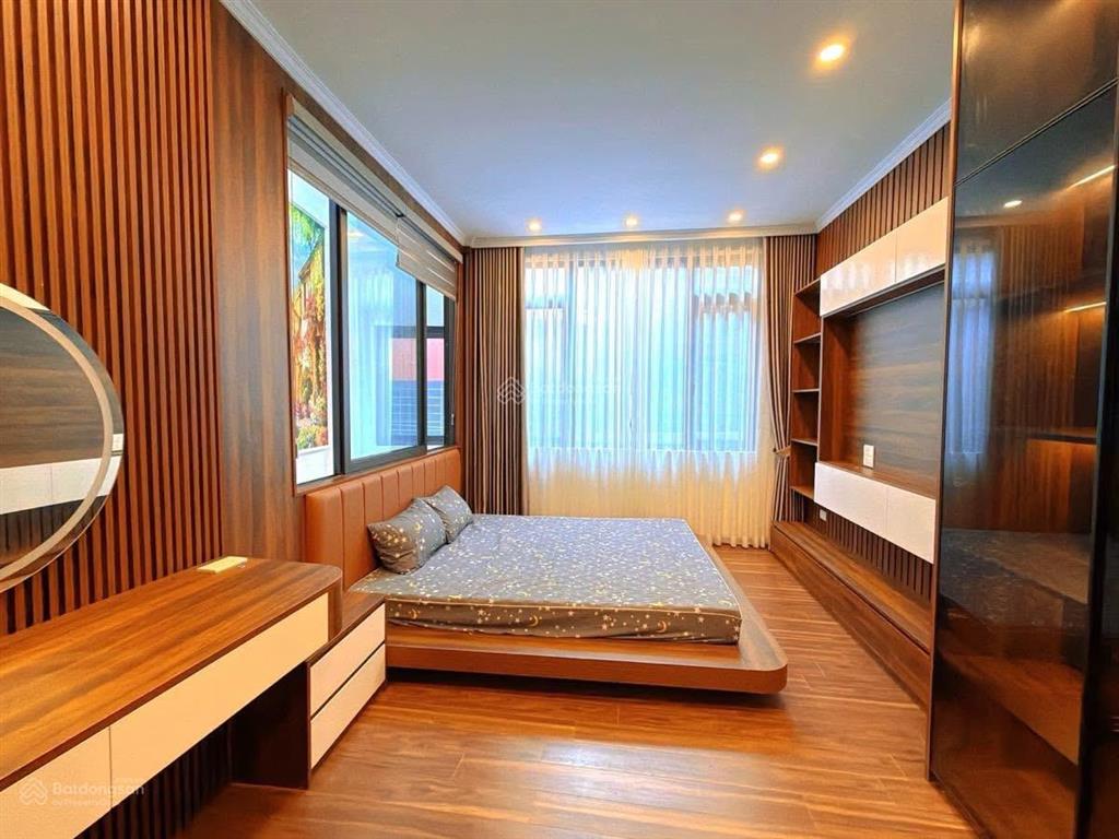 Bán nhà ngọc khánh 6 tầng thang máy nội thất vip dòng tiền tốt dt 55 m x 6 tầng mt 4.6 m giá