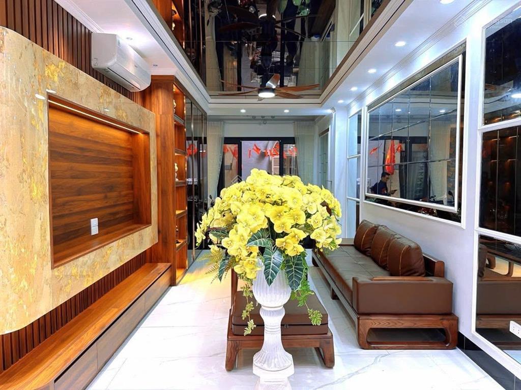 Bán nhà ngọc khánh 6 tầng thang máy nội thất vip dòng tiền tốt dt 55 m x 6 tầng mt 4.6 m giá