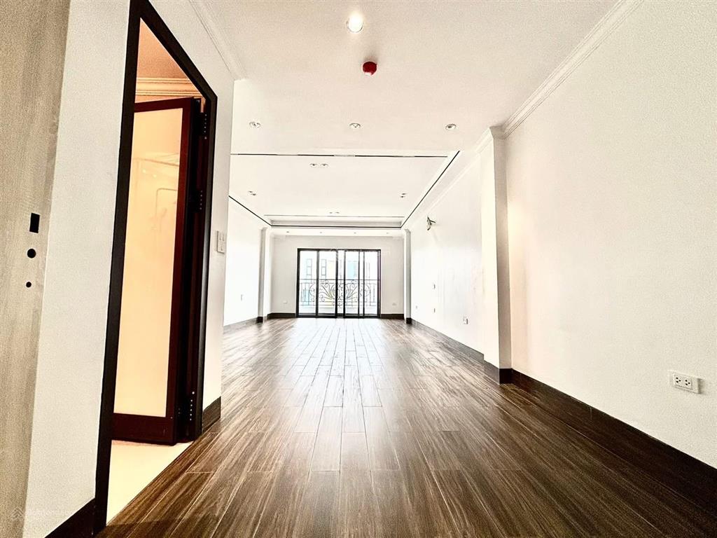 Khương hạ thanh xuân
ngõ to hơn mặt phố view hồ 3 ô tô tránh  kinh doanh sầm uất  cho thuê vă