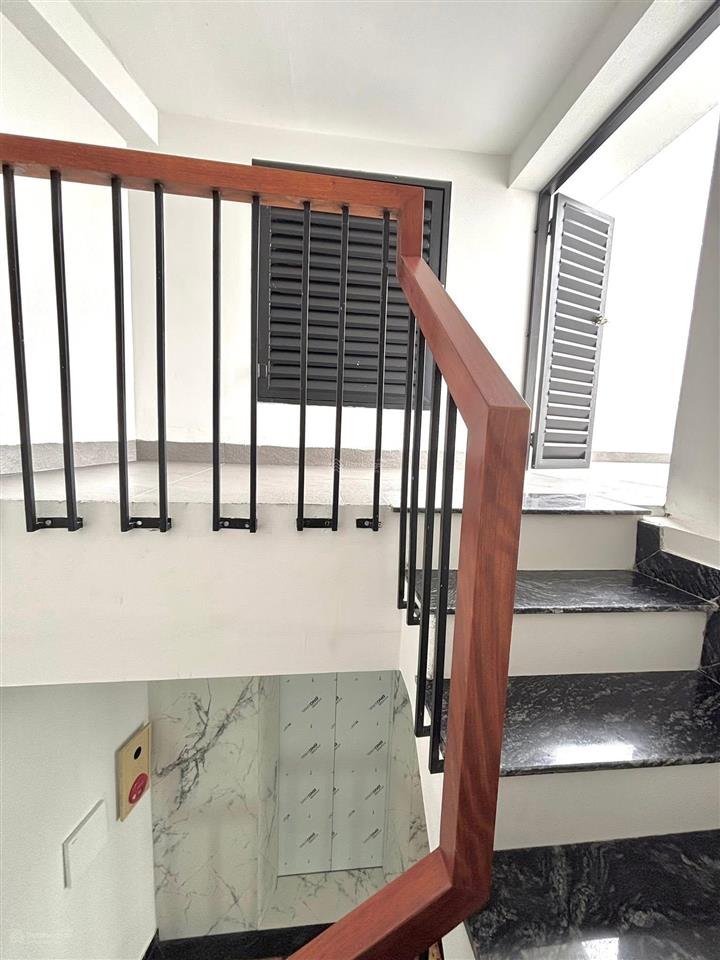 Khương hạ thanh xuân
ngõ to hơn mặt phố view hồ 3 ô tô tránh  kinh doanh sầm uất  cho thuê vă