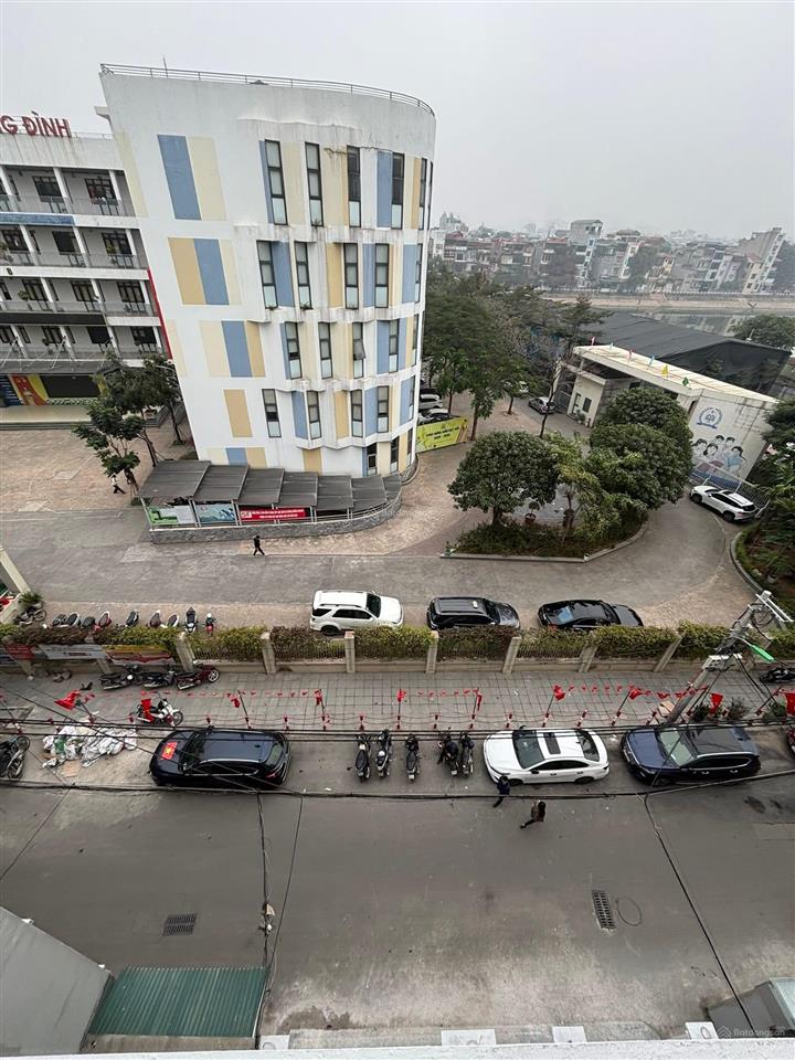 Khương hạ thanh xuân
ngõ to hơn mặt phố view hồ 3 ô tô tránh  kinh doanh sầm uất  cho thuê vă