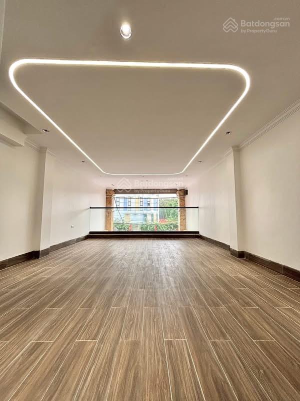 Khương hạ thanh xuân
ngõ to hơn mặt phố view hồ 3 ô tô tránh  kinh doanh sầm uất  cho thuê vă