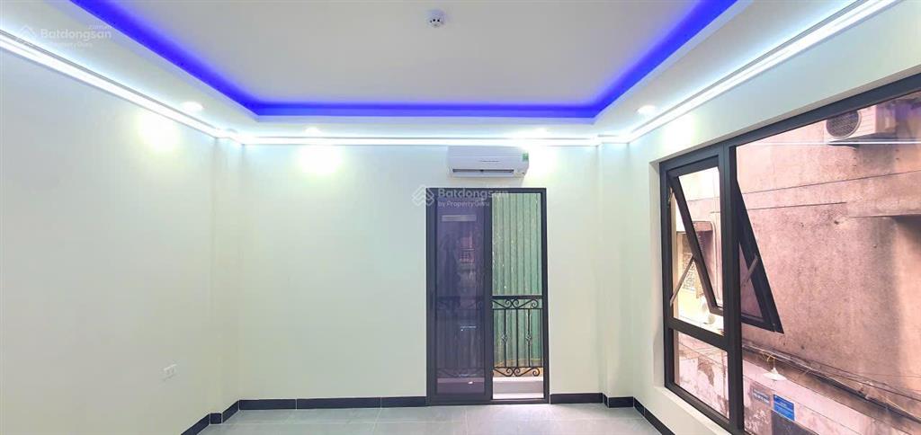 Nguyễn trãi  building lô góc, 7 tầng thang máy xây mới  oto tránh trước cửa, oto dừng đỗ  3 mặt