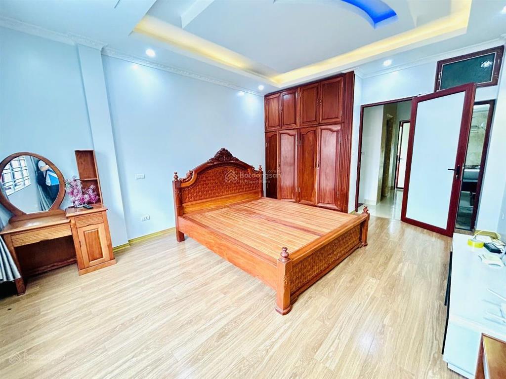 Mặt ngõ kinh doanh  thang máy  ô tô đỗ cửa  đủ công năng  nhiều tiện ích xung quanh ngõ thịnh