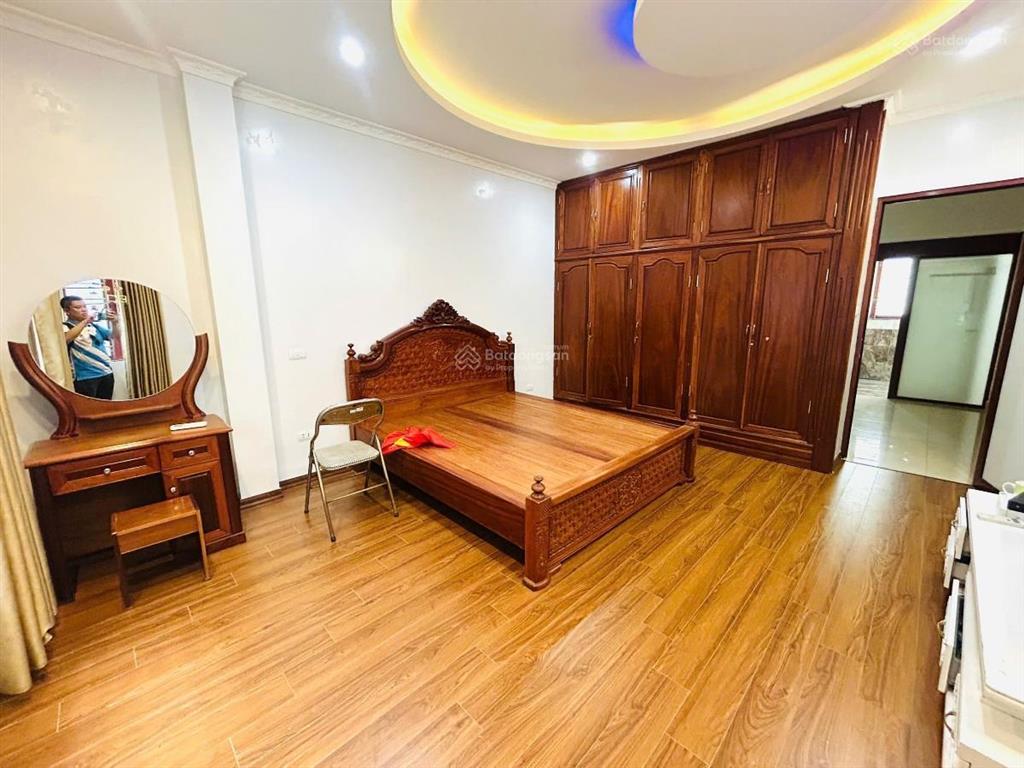Mặt ngõ kinh doanh  thang máy  ô tô đỗ cửa  đủ công năng  nhiều tiện ích xung quanh ngõ thịnh
