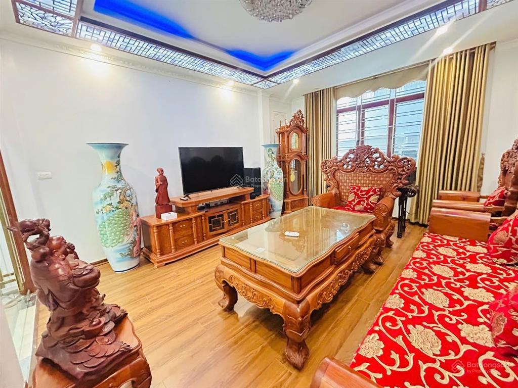 Mặt ngõ kinh doanh  thang máy  ô tô đỗ cửa  đủ công năng  nhiều tiện ích xung quanh ngõ thịnh