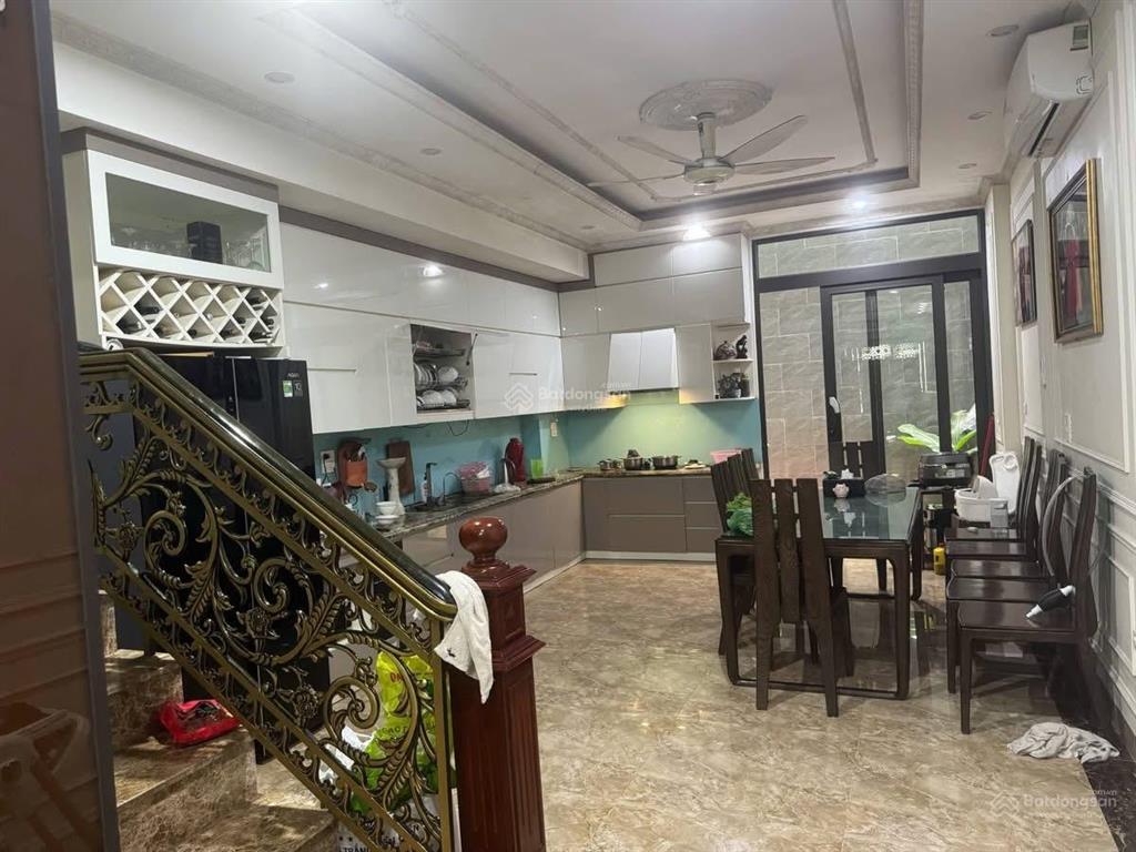 Kđt văn phú hà đông
phân lô vỉa hè rộng  hàng xóm biệt thự vip  nhà đẹp ở ngay  thang máy xịn xò