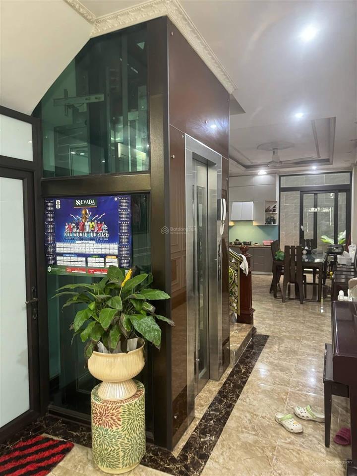 Kđt văn phú hà đông
phân lô vỉa hè rộng  hàng xóm biệt thự vip  nhà đẹp ở ngay  thang máy xịn xò