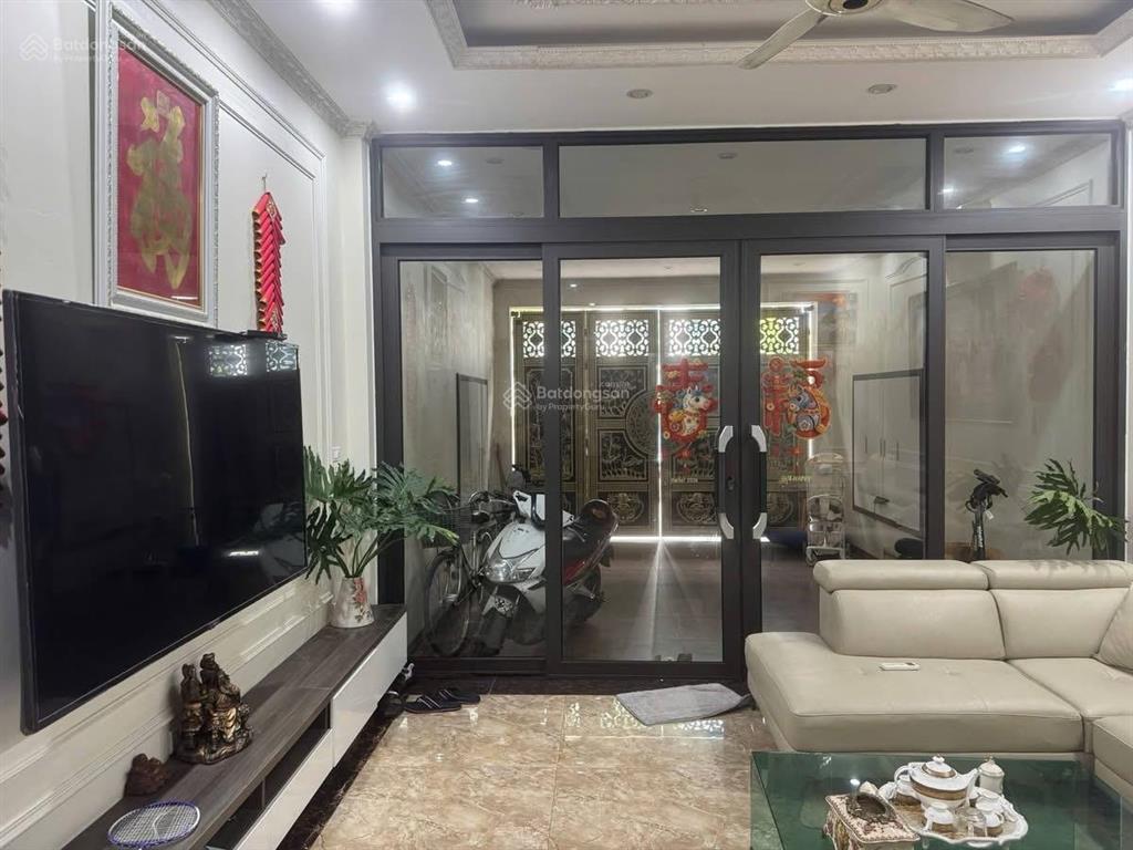 Kđt văn phú hà đông
phân lô vỉa hè rộng  hàng xóm biệt thự vip  nhà đẹp ở ngay  thang máy xịn xò