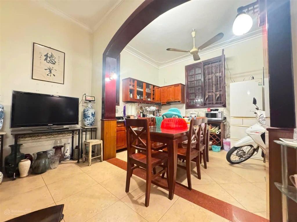 Nguyễn đình thi tây hồ, cực vip, view hồ, vị trí cực đẹp. 82m mt10 3 tầng 50 tỷ. sổ vuông đẹp cất