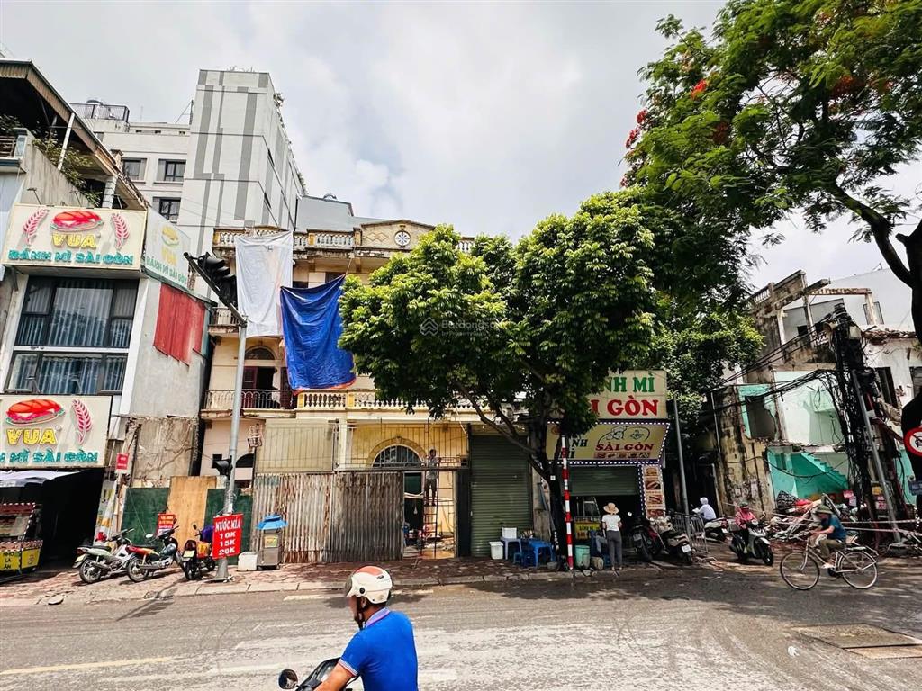 Nguyễn khang. nhà xác định bán đất nên không có gì mô tả. cực kỳ hiếm trên tuyến phố nguyễn khang