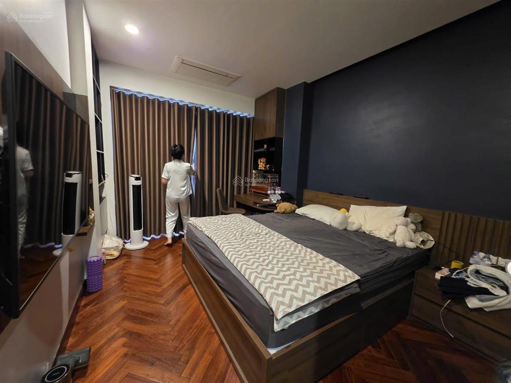 Nguyễn công hoan trung tâm ba đình  mặt tiền quyền lực  một mặt phố một mặt ngõ  vỉa hè kinh do