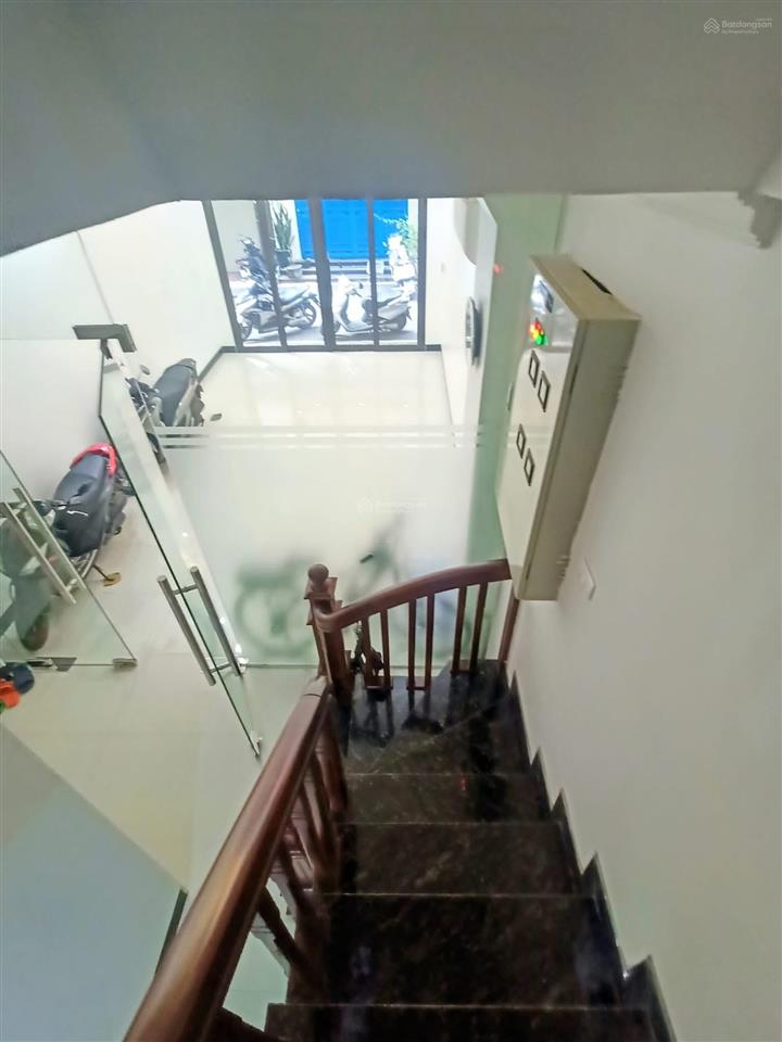Trần quốc hoàn cầu giấy
khu vực hiếm nhà bán  7 tầng thang máy  mặt ngõ kinh doanh sầm uất  phân