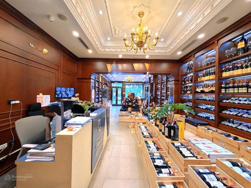 Mặt phố vip cầu giấy  vỉa hè rộng  ô tô 2 chiều  sát đường vành đai 2.5  khu đất phân lô  2 th