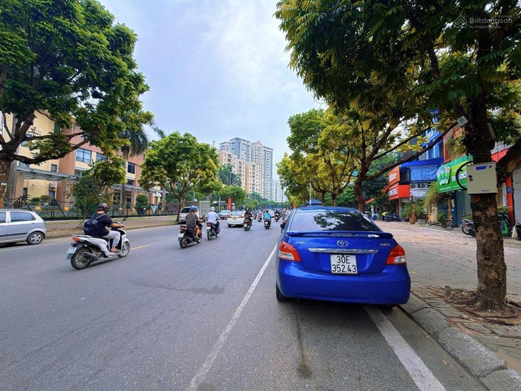 Mặt phố vip cầu giấy  vỉa hè rộng  ô tô 2 chiều  sát đường vành đai 2.5  khu đất phân lô  2 th