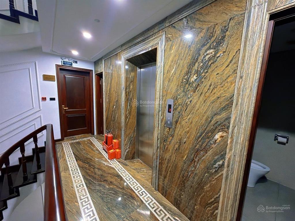 Mặt phố vip cầu giấy  vỉa hè rộng  ô tô 2 chiều  sát đường vành đai 2.5  khu đất phân lô  2 th