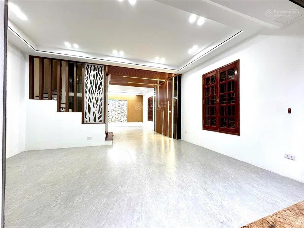 6 tầng thang máy  siêu đẹp đến từng cm, hiện đại, ngõ thông tứ tung, thông 2 ngõ ô tô ngủ trong nh
