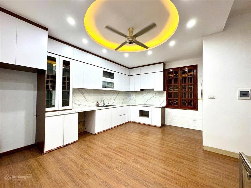 6 tầng thang máy  siêu đẹp đến từng cm, hiện đại, ngõ thông tứ tung, thông 2 ngõ ô tô ngủ trong nh