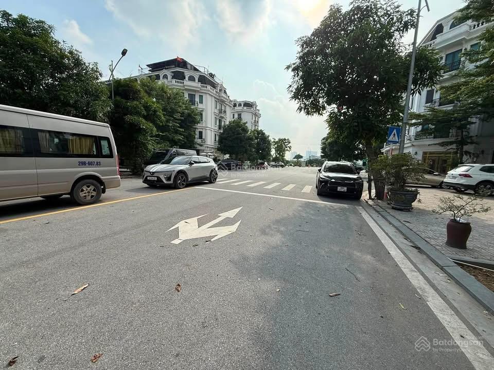 Shophouse kiến hưng luxury  thang máy  vỉa hè 2bên  ô tô tránh  mặt tiền quyền lực  kinh doanh