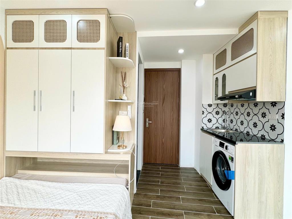Hoàng mai dt 55m2 x 6 tầng mt 4.5m giá 16 tỷ