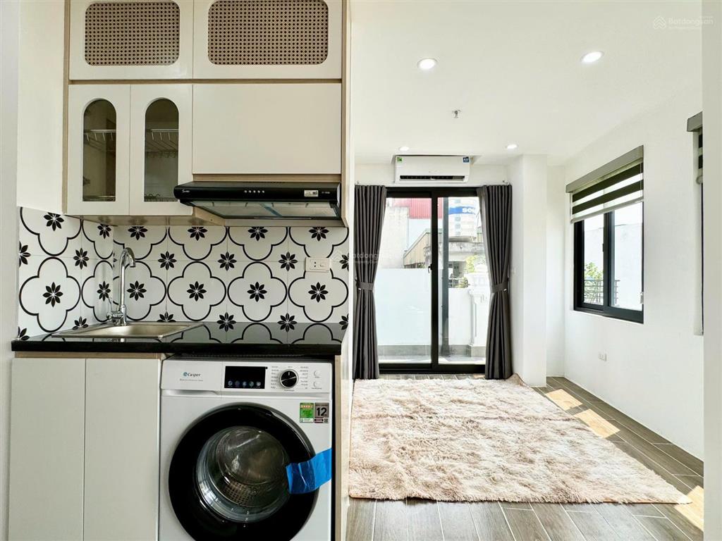 Hoàng mai dt 55m2 x 6 tầng mt 4.5m giá 16 tỷ