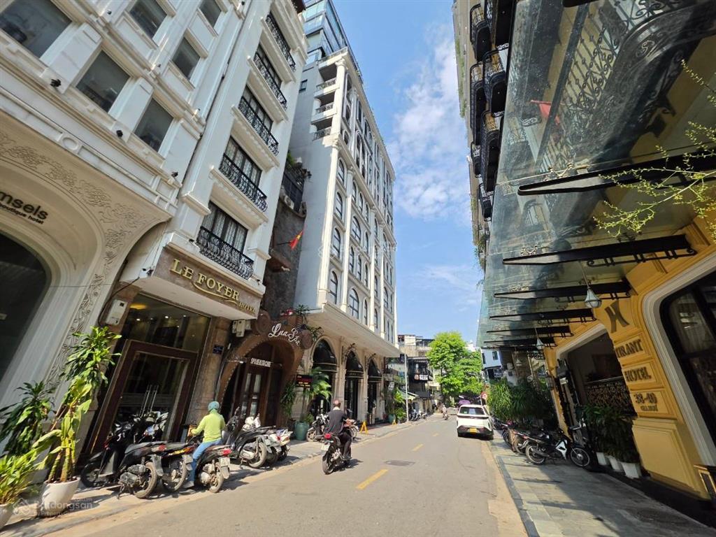 Siêu khách sạn 15 tầng phố cổ view hồ gươm  mặt phố gia ngư, cách "hàm cá mập" 30m, ba bước chân