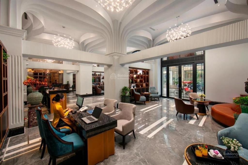 Siêu khách sạn 15 tầng phố cổ view hồ gươm  mặt phố gia ngư, cách "hàm cá mập" 30m, ba bước chân