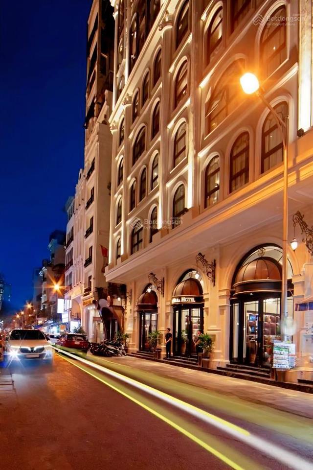 Siêu khách sạn 15 tầng phố cổ view hồ gươm  mặt phố gia ngư, cách "hàm cá mập" 30m, ba bước chân